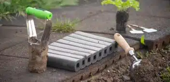 Aménager un espace de stockage pratique pour vos outils de jardinage