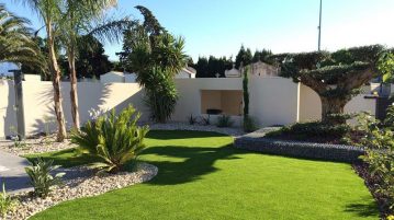 beau jardin gazon synthétique